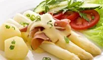 Tafelspitz mit Remouladensauce dazu Salzkartoffeln und Rote Beete